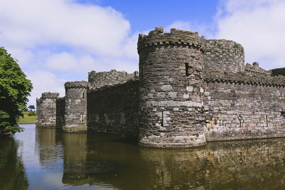 Beaumaris Castle Guide (2)
