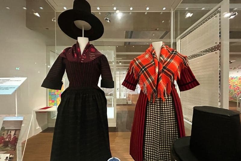 What is the Welsh National Dress? [History of the Welsh Costume]