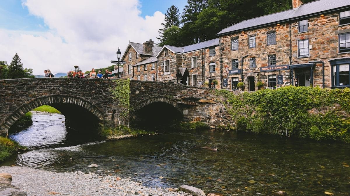 16 BEST Places To Visit in Wales [2024 Guide]